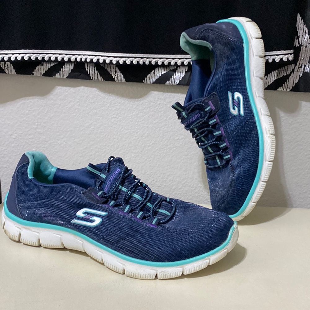 SKECHERS SIZE 7 athletic